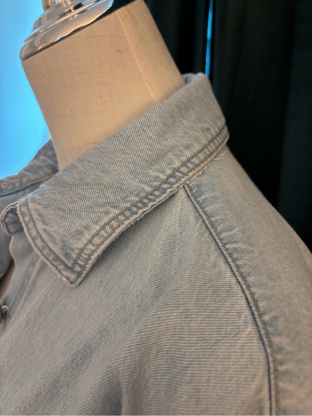Zara Light Blue Cropped Denim Jacket with Brass Buttons - Picture 5 of 10